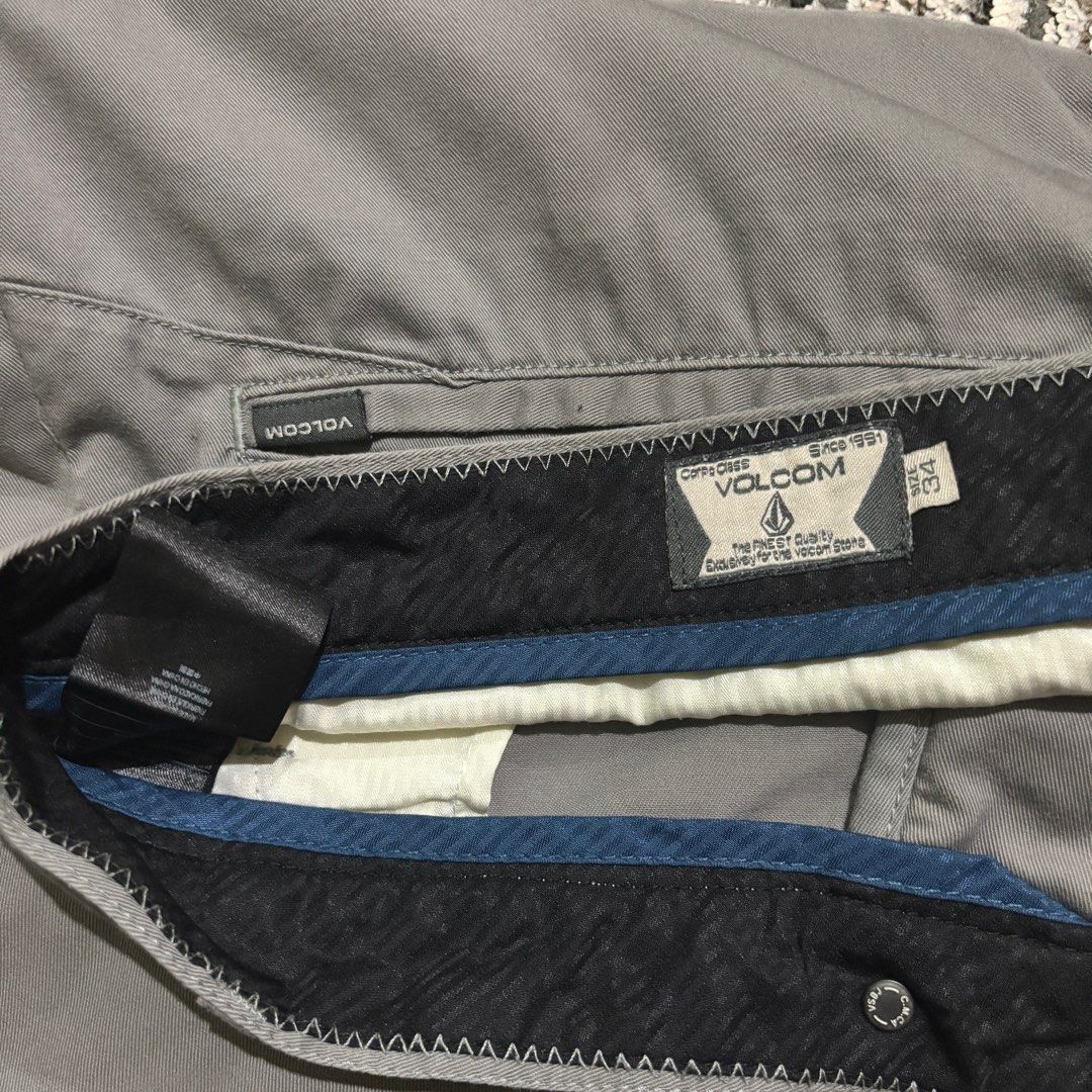 VOLCOM Shorts (Category: Shorts) located in Baguio. Submitted by mowears (Listing ID 1328294491, Image 2). Description: VOLCOM Shorts sz 34 22 length 350 + sf.