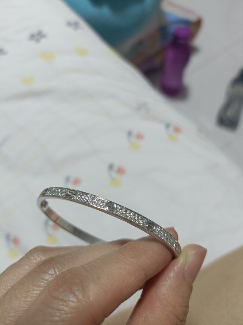 White Gold Diamond Bangle (Category: Accessories) located in Singapore. Submitted by 0918luan (Listing ID 1328387930, Image 1). Description: 18k White gold diamond bangle in size 5.5 and the item weight approach to 16.4g. Rarely wear as new..