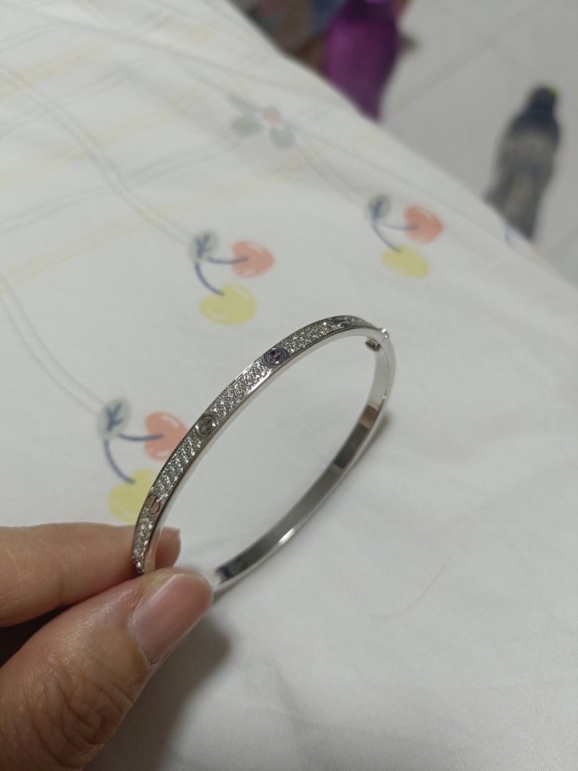 White Gold Diamond Bangle (Category: Accessories) located in Singapore. Submitted by 0918luan (Listing ID 1328387930, Image 2). Description: 18k White gold diamond bangle in size 5.5 and the item weight approach to 16.4g. Rarely wear as new..