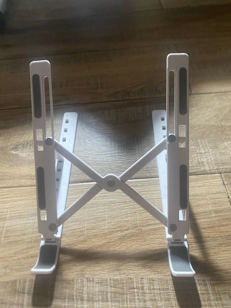 white plastic laptop riser (Category: Laptop Bags & Sleeves) located in Marikina City. Submitted by oldschooljunkies (Listing ID 1328303009, Image 1). Description: .