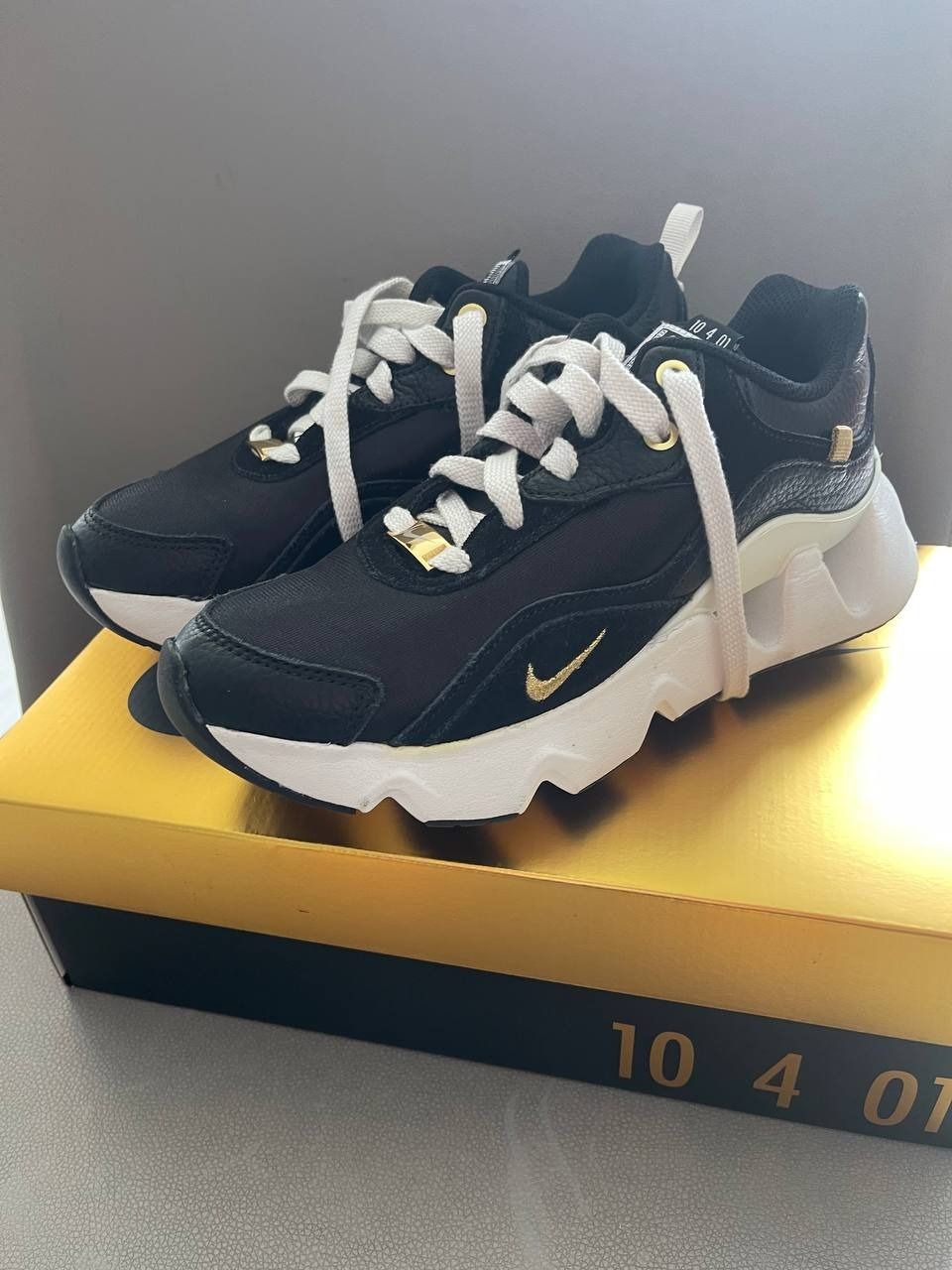 Womens Nike Ryz 365 2, Luxury, Sneakers Footwear on Carousell