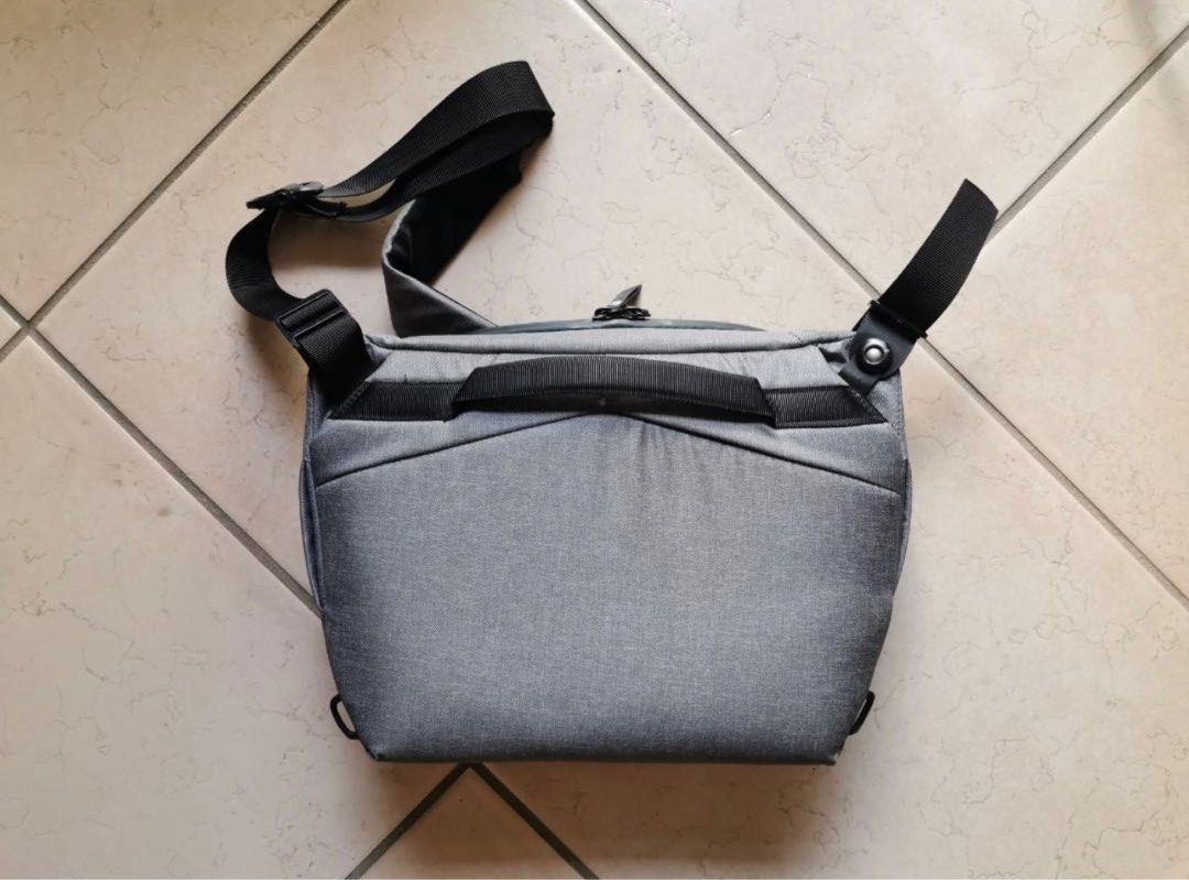 Xiujian Sling bag