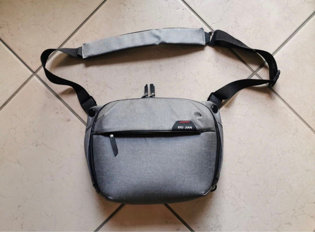 Xiujian Sling bag