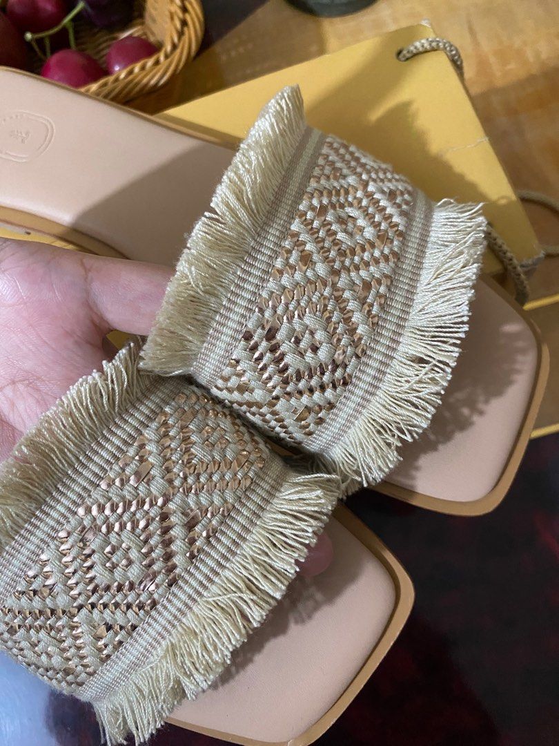 YUMI SANDALS (size 7) (Category: Flats & Sandals) located in Manila. Submitted by declutterwithshey (Listing ID 1328344375, Image 2). Description: YUMI SANDALS Jiana Toscana Size 7 Bought at Php 1,190 Selling price Php 500 RFS: Decluttering .