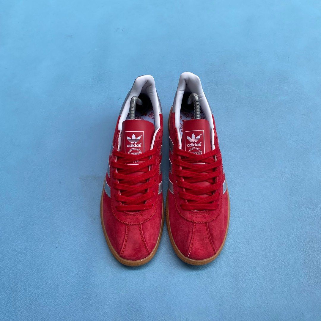 AD1DAS MUNCHEN RED SCARLET GUM, Fesyen Pria, Sepatu Sneakers di