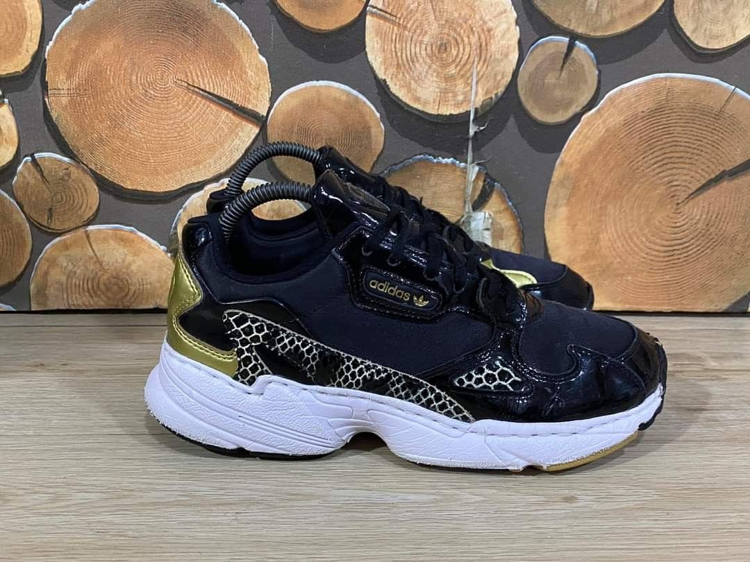Adidas original falcon black Fesyen Wanita Sepatu di Carousell