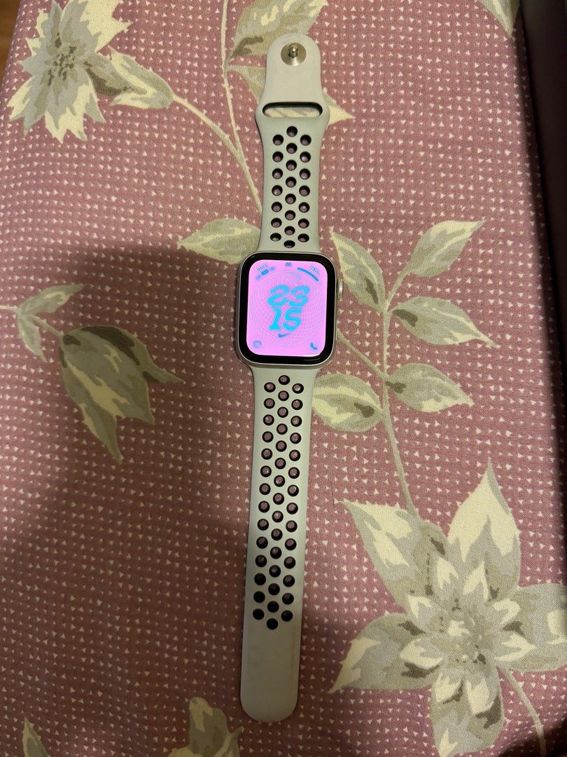 Apple watch NIKE SE 44mm silver aluminum case Mobile Phones Gadgets Wearables Smart Watches on Carousell