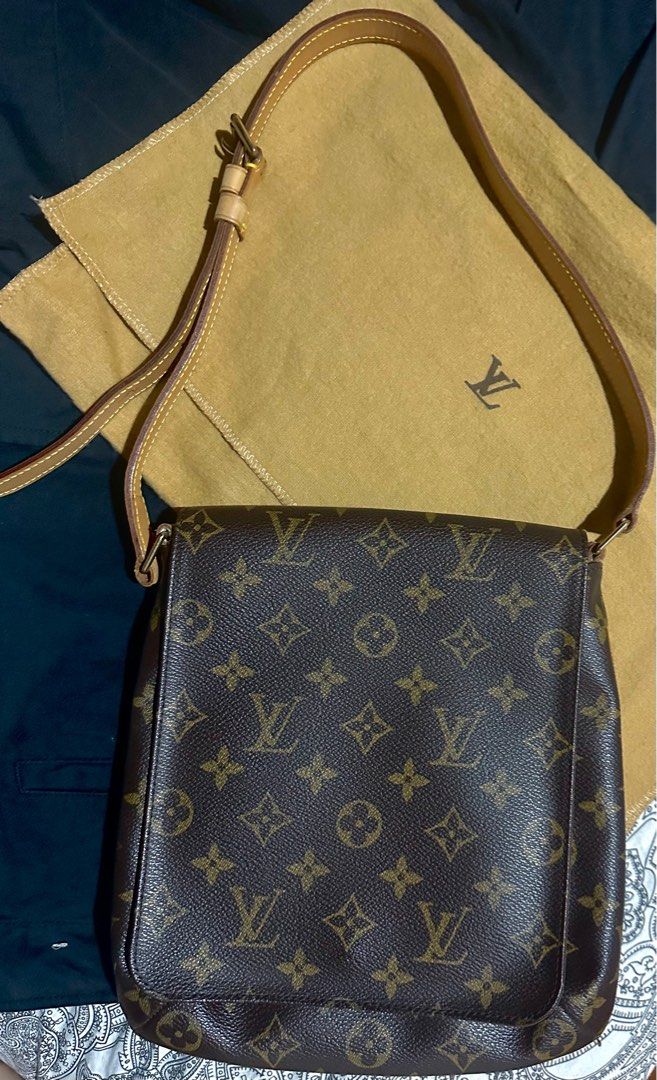 Authentic LV musette (Category: Luxury Bags & Wallets) located in Quezon City. Submitted by lux4less4u (Listing ID 1323827451, Image 1). Description: 100% authentic LV musette. Prestine condition, minor scuff in the corner clean inside and out, no watermarks on the strap come with dustbag and free. LV OEM strap .