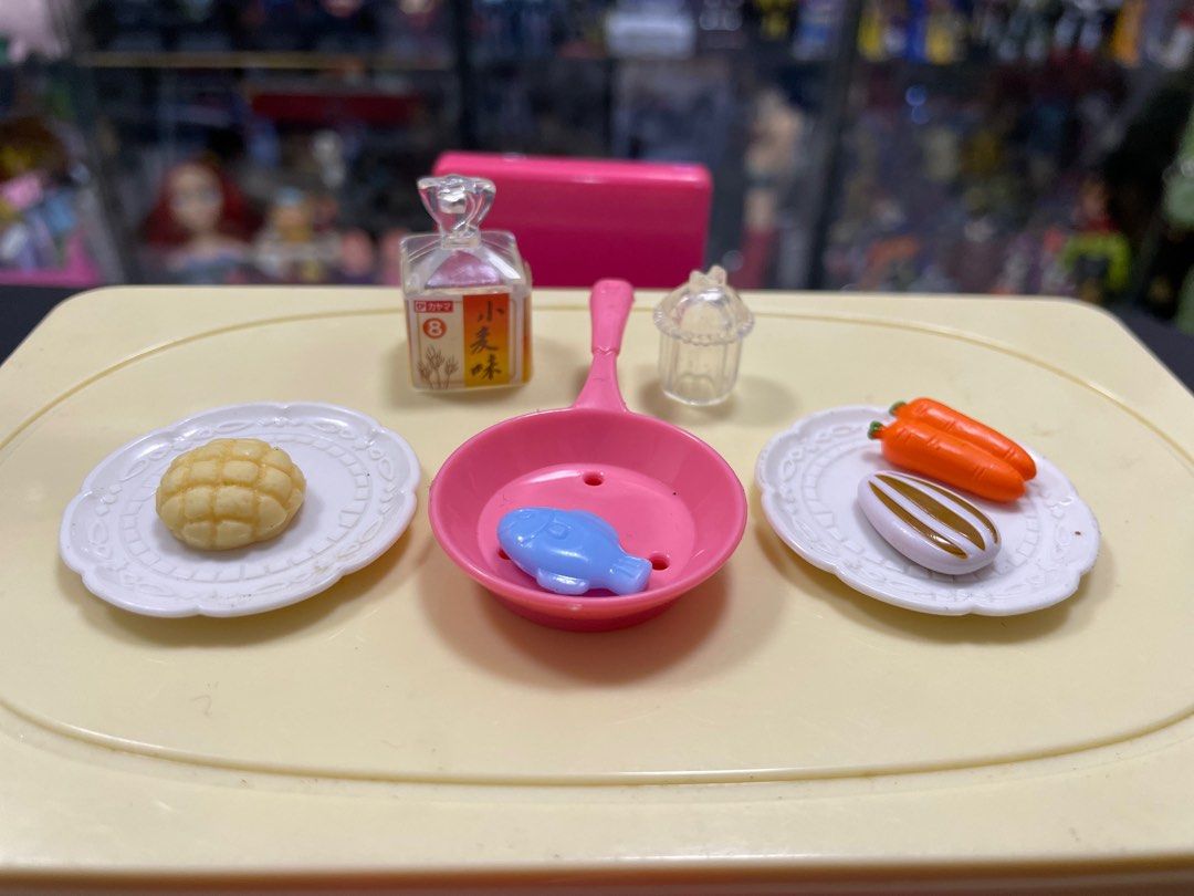 Barbie’s dining set (Category: Kids Toys) located in Makati City. Submitted by tomypom (Listing ID 1323818533, Image 3). Description: Authentic Tomy Barbie’s dining set *barbie is sold separately 4 chairs 1 table With dishes All for 499 pesos! .