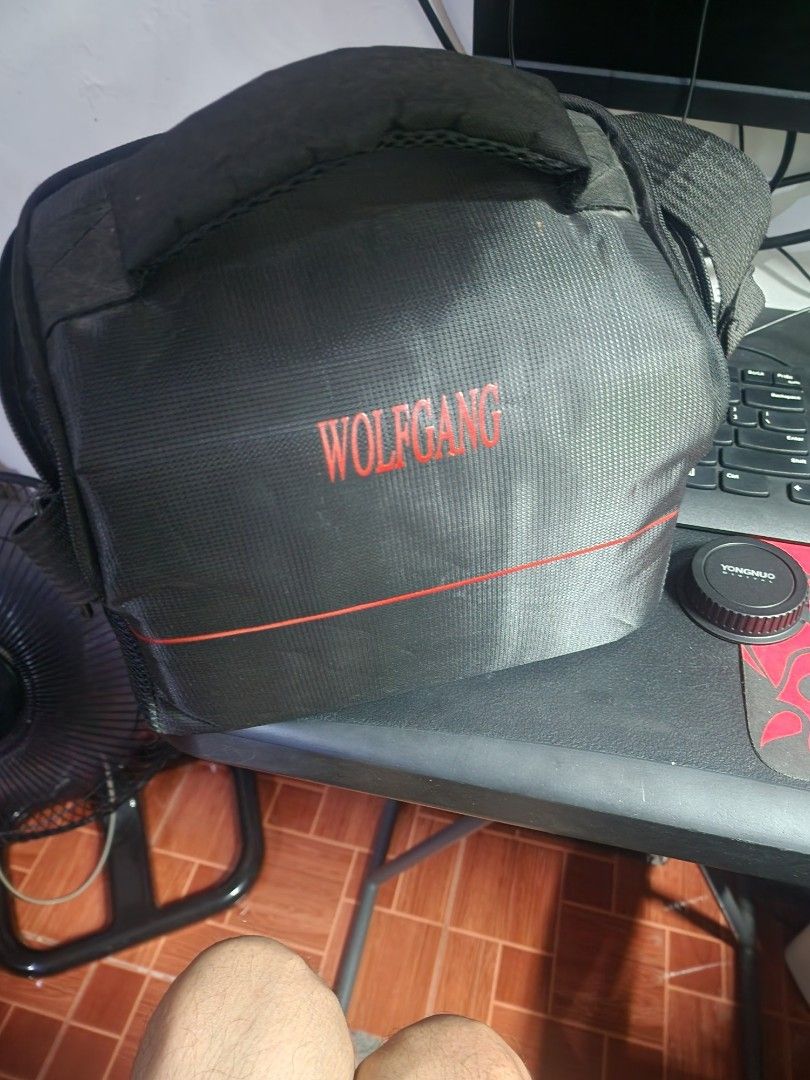 Camera Bag for DSLR *shoulder bag* (Category: Camera Bags & Carriers) located in Manila. Submitted by playmatez (Listing ID 1323649232, Image 2). Description: The item is an ordinary DSLR camera shoulder bag. Note: The zipper is defective but replaceable..