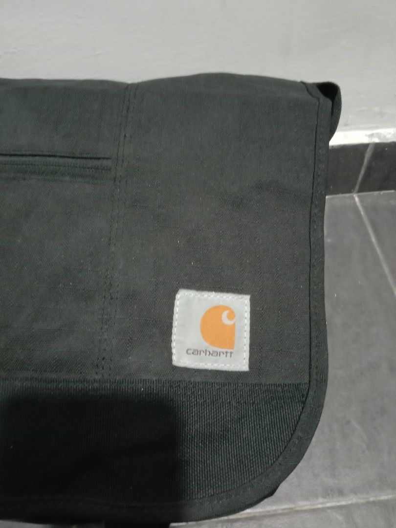 Carhartt D89 messenger bag, Luxury, Bags & Wallets on Carousell