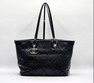 (Category: ) located in . Submitted by designercollectibles.com.au (Listing ID 1323763415, Image 1). Description: .