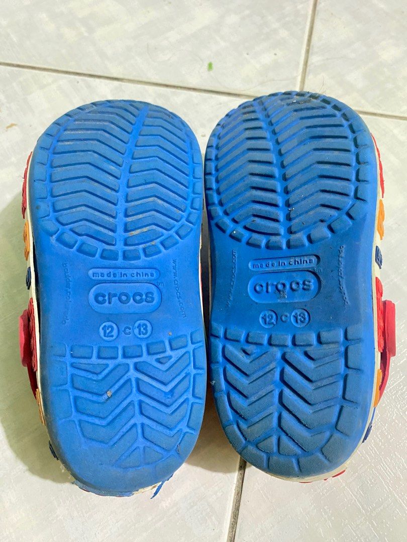 CROCS LEGO (Category: Babies & Kids Fashion) located in Dagupan City. Submitted by casadebayongph (Listing ID 1323668234, Image 2). Description: C12 -13 Normal signs of wear.