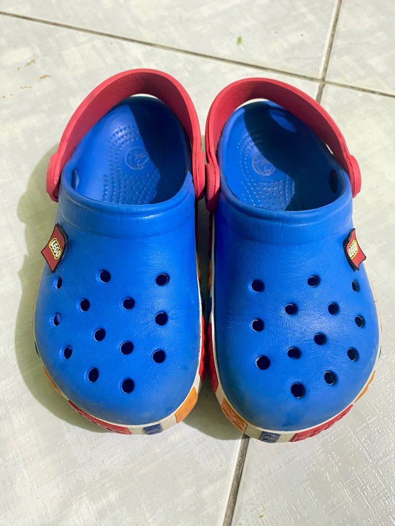 CROCS LEGO (Category: Babies & Kids Fashion) located in Dagupan City. Submitted by casadebayongph (Listing ID 1323668234, Image 1). Description: C12 -13 Normal signs of wear.