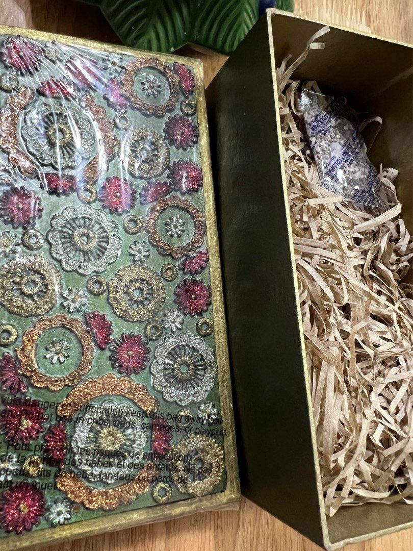 (FLASH SALE!) Decorative Boxes (Category: Storage Boxes & Baskets) located in Marikina City. Submitted by thrifty_trinkets_by_anais (Listing ID 1323700373, Image 2). Description: 🌸 Hello! Selling own preloved items/brand new for less, everything is negotiable as long as reasonable in price🤗 🎁brand new boxes 🎁best to use this holiday, special gifts 🎁few boxes on hand 🎁rfs: hoarder 😅 🎁L - 18.2 cm/ 7.3in 🎁W - 8.3 cm/ 3.3in 😊H - 9 cm/3.5 in