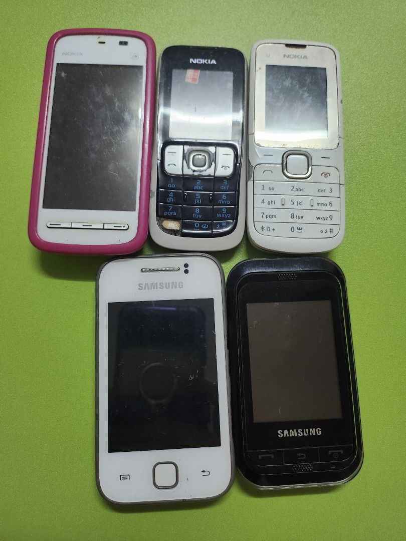 Defective phones (Category: Early Generation Mobile Phones) located in Manila. Submitted by happydachshund (Listing ID 1323746465, Image 1). Description: 150 each Not sure if the phones are working or not. Nakastock sa bahay. -carousell: Happydachshund Pickup or lalamove/grab meetup Lucky chinatown depending on time and day still negotiable just chat.