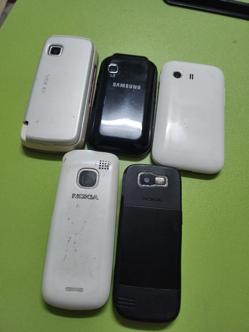Defective phones (Category: Early Generation Mobile Phones) located in Manila. Submitted by happydachshund (Listing ID 1323746465, Image 2). Description: 150 each Not sure if the phones are working or not. Nakastock sa bahay. -carousell: Happydachshund Pickup or lalamove/grab meetup Lucky chinatown depending on time and day still negotiable just chat.
