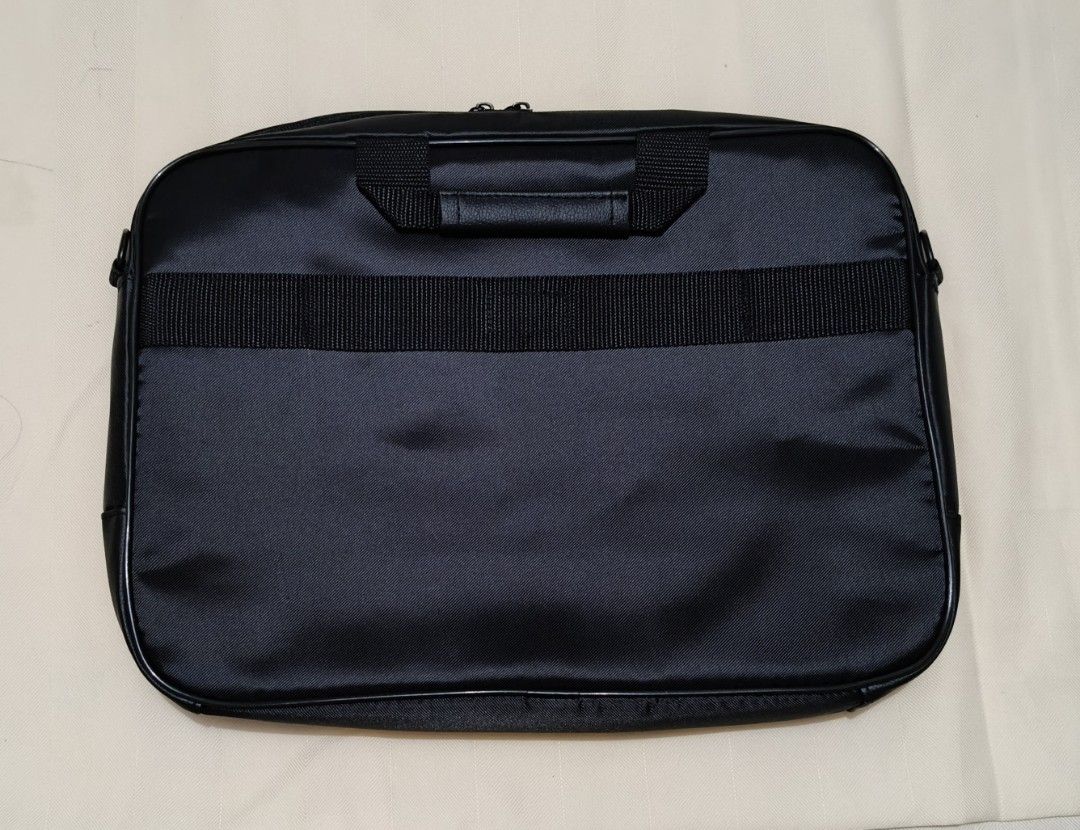 Dicota Lenovo Bag (Category: Laptop Bags & Sleeves) located in Manila. Submitted by choudai (Listing ID 1323785301, Image 2). Description: Brand new Lenovo Dicota laptop bag. Removed from packaging only for photos..