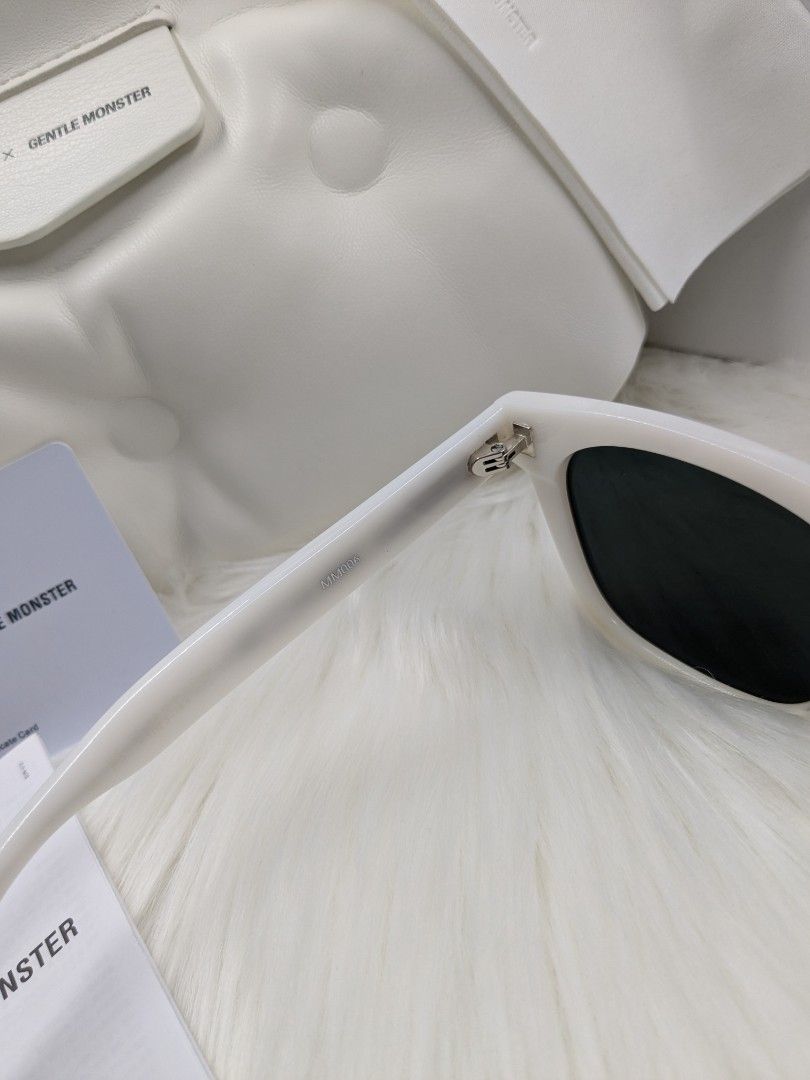 Gentle Monster Maison Margiela MM006 (Category: Sunglasses & Eyewear) located in Las Pinas. Submitted by luxlahvu2017 (Listing ID 1323825739, Image 2). Description: Guaranteed Authentic/Original US PURCHASED with complete inclusion OPEN for COD to sure buyers ONLY.