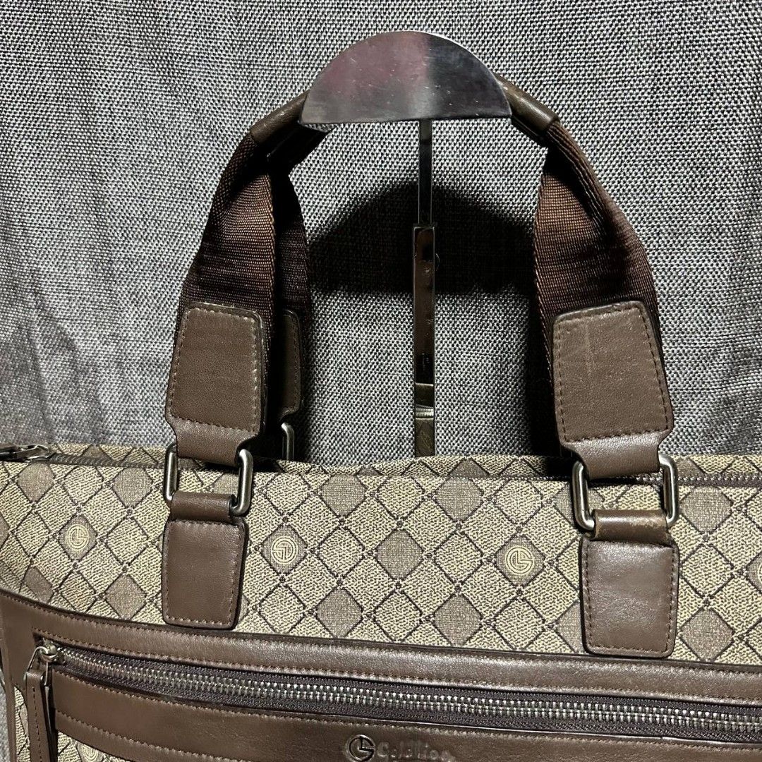 Gold lion document bag (Category: Luxury Bags & Wallets) located in Manila. Submitted by greyinfash06839 (Listing ID 1323681992, Image 3). Description: 🤍Price: 3,980 pesos only 🤍Item: Gold lion document bag 🤍Brand: Gold lion 🤍Matirial: Leather 🤍Quality: Original 🤍color: Brown 🤍Size: Large 🤍Dimension. H: 11 L: 15 W: 2 🤍Sex: For men 🤍Issue: Sign of use 🤍Condition Rate: 9/10 🤍Other info:.