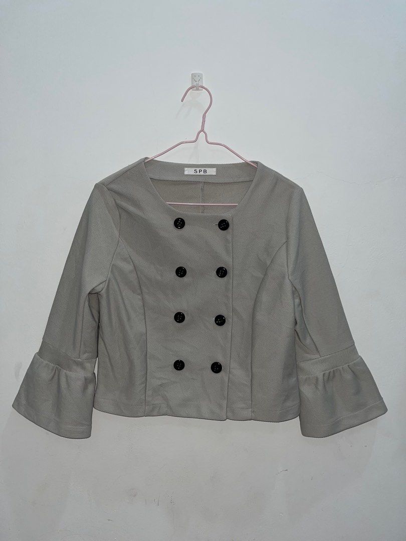 Grey Tops/Jacket (Category: Coats, Jackets and Outerwear) located in Kuantan. Submitted by adlienaros (Listing ID 1323744021, Image 1). Description: Used one time only Fit XS-S.