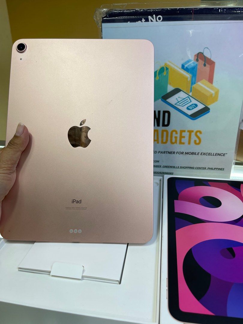 IPad Air 4 64gb wifi (Category: iPad) located in Pasig City. Submitted by melissaomb01623 (Listing ID 1323748004, Image 3). Description: IPad Air 4 64gb wifi good as new complete with box 💯smooth good condition 📌pick up store in greenhills shopping center 📌we do cod in metro manila and near provinces just add sf only 📌we ship nationwide via LBC 📌we accept swap/trade in 📌we accept credit card installment 📌we accept ggives 📌we accept billea