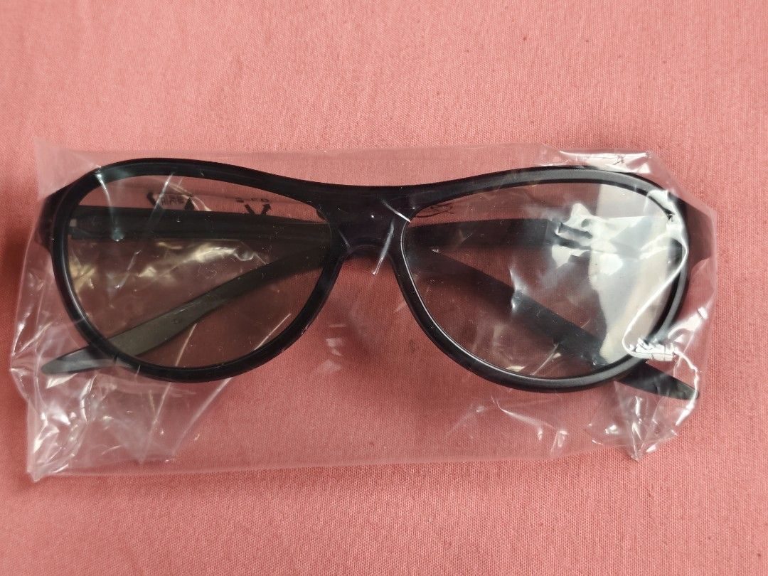 LG Cinema 3D Glasses / 4 Pack (Category: TV Parts & Accessories) located in Angeles City. Submitted by the-wonder-store (Listing ID 1323822840, Image 2). Description: LG Cinema 3D Glasses / 4 Pack Polarized passive glasses similar to the 3D cinemas and IMAX Use only with 3D passive TVs Not compatible with Active Shutter style 3D TVs that needs batteries. Lightweight and stylish.