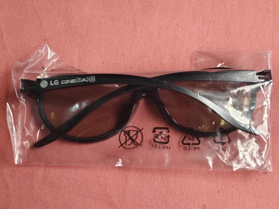 LG Cinema 3D Glasses / 4 Pack (Category: TV Parts & Accessories) located in Angeles City. Submitted by the-wonder-store (Listing ID 1323822840, Image 3). Description: LG Cinema 3D Glasses / 4 Pack Polarized passive glasses similar to the 3D cinemas and IMAX Use only with 3D passive TVs Not compatible with Active Shutter style 3D TVs that needs batteries. Lightweight and stylish.