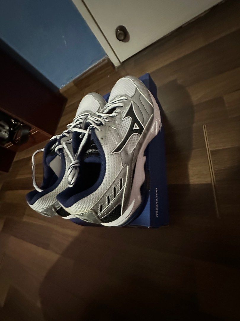 Mizuno wave glory running shoes 2025