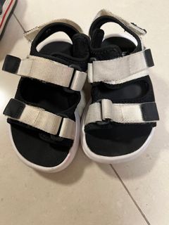 （分類：）位於 。 由 queenieeee8 提交（商品編號 1323775223，圖片 1）。簡介： 。