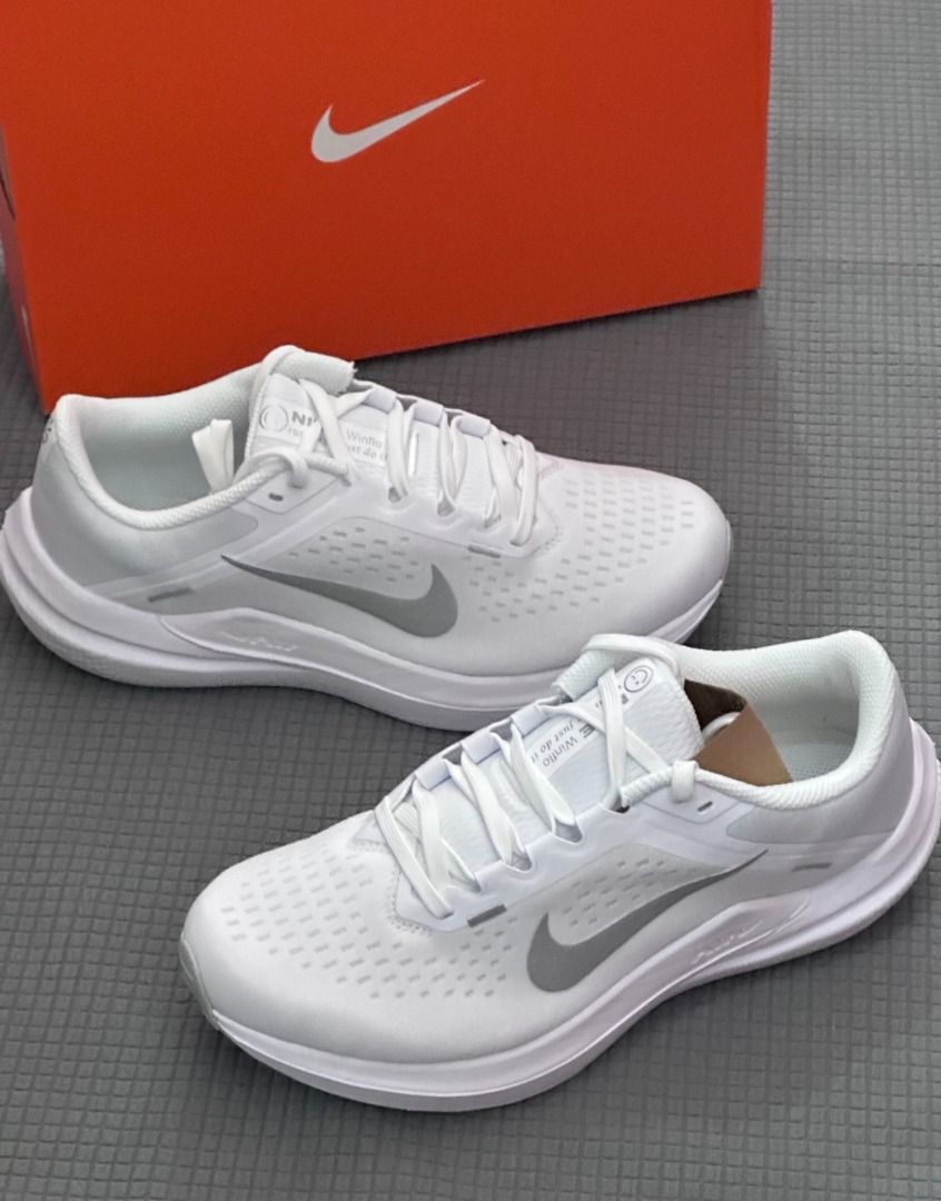 Nike Air Winflo 10 減震防滑跑步鞋男款白色, 男裝, 鞋, 波鞋