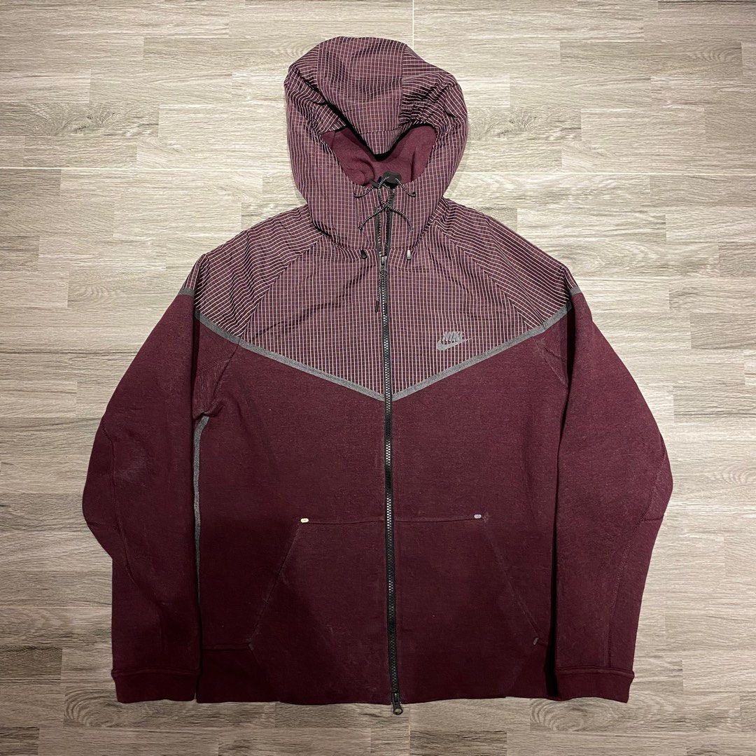 Burgundy nike tech fleece hot sale