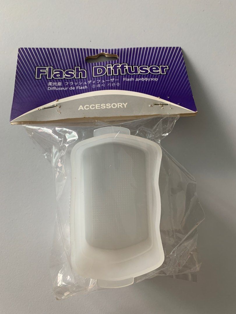 Flash diffuser (Category: Flashes) located in Georgetown. Submitted by bhaccessories (Listing ID 1323682339, Image 3). Description: Brand new flash diffuser for Canon Nikon etc @RM10 each.