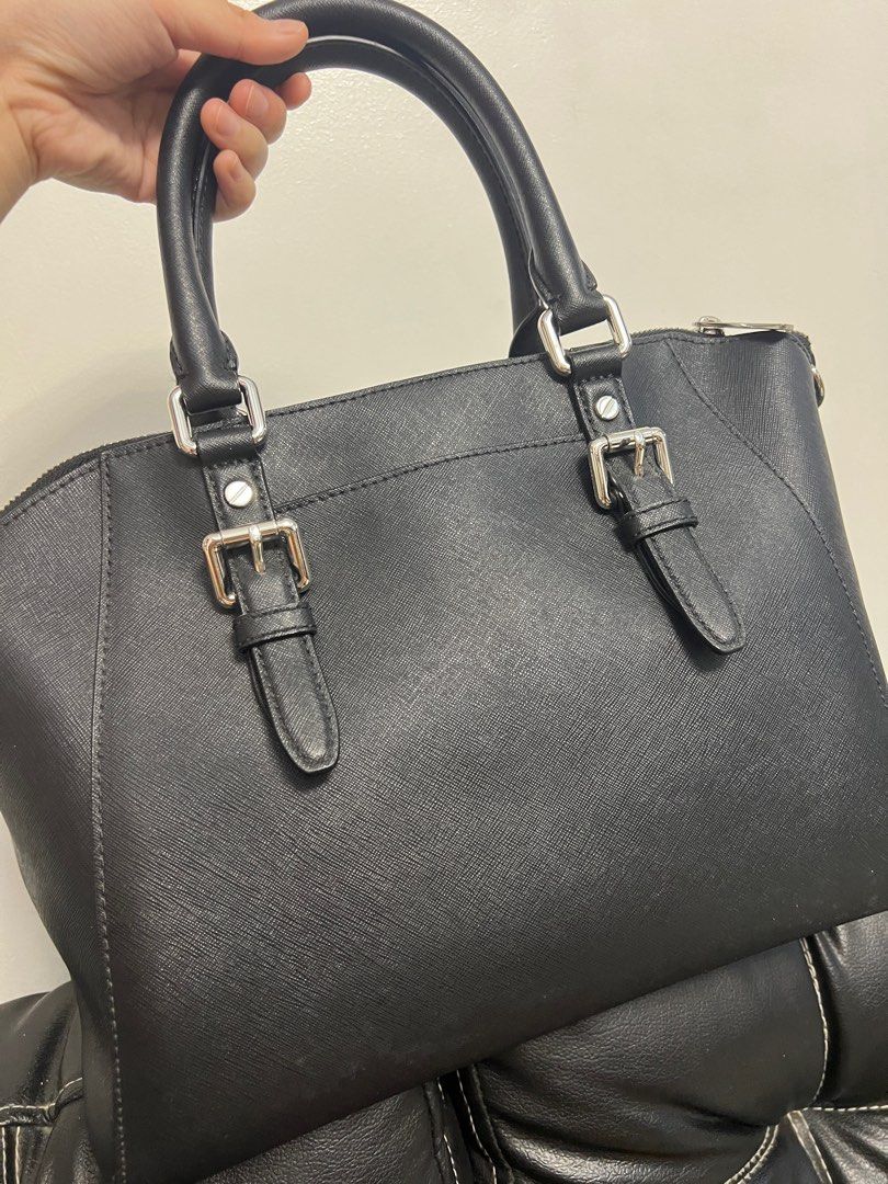 PRELOVED MICHAEL KORS CIARA BLACK BAG (Category: Shoulder Bags) located in Manila. Submitted by dballison (Listing ID 1323691464, Image 3). Description: Preloved MK Ciara Bought at retail price Used twice and just kept stored Super nice pa ng quality 🥹 almost brand new With dustbug (as shown in the photo).