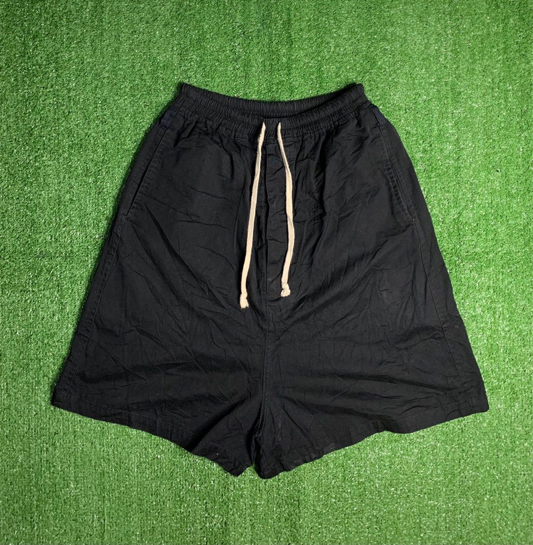 Rick Owens Cyclops Shorts (Category: Shorts) located in Cabanatuan. Submitted by cabsygoods (Listing ID 1323652317, Image 1). Description: Rick Owens Cyclops Shorts Waistline 30 - 32 Length 22 Very good condition No issue Color rate 9/10 Dm to purchase! 📩.