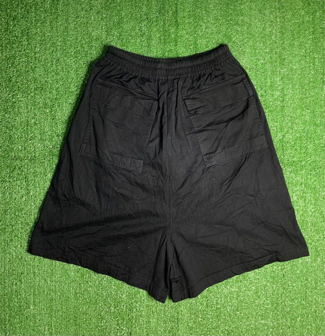 Rick Owens Cyclops Shorts (Category: Shorts) located in Cabanatuan. Submitted by cabsygoods (Listing ID 1323652317, Image 2). Description: Rick Owens Cyclops Shorts Waistline 30 - 32 Length 22 Very good condition No issue Color rate 9/10 Dm to purchase! 📩.