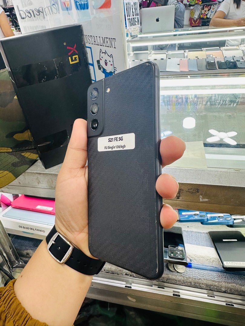 Samsung S21 FE 5G 128gb Dualsim FU (Category: Samsung) located in San Juan City. Submitted by javedsgadgetshop (Listing ID 1323763533, Image 3). Description: OPEN FOR INSTALLMENT VIA CREDIT CARD/GGIVES/SPAY/BILLEASE & SWAP/TRADE-IN! BUY AND SELL! Quick Specs : Samsung S21 FE 5G •128gb •NTC Variant •Good batt health •Factory Unlock •95% Smoothness •No hidden issue | No Repaired •100% Authentic | Not Refurbished •w/ OEM Charger & store warranty ❣️ 