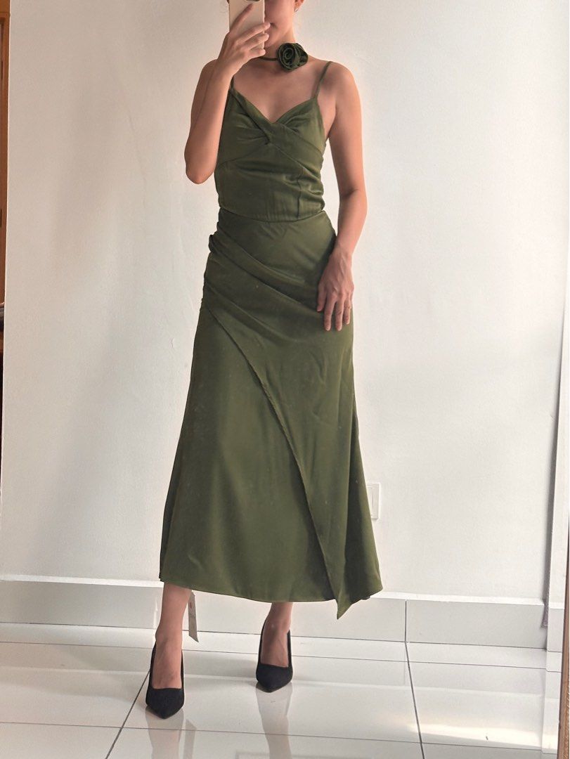 strapless open back dress Lanetta Olive Ruched High-Neck Maxi Dress With Split  Club L London