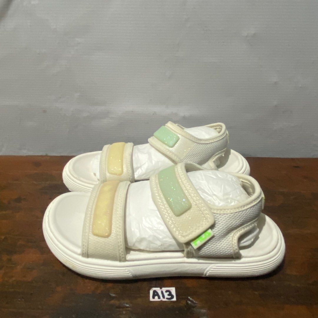 Fila sepatu sandal hotsell