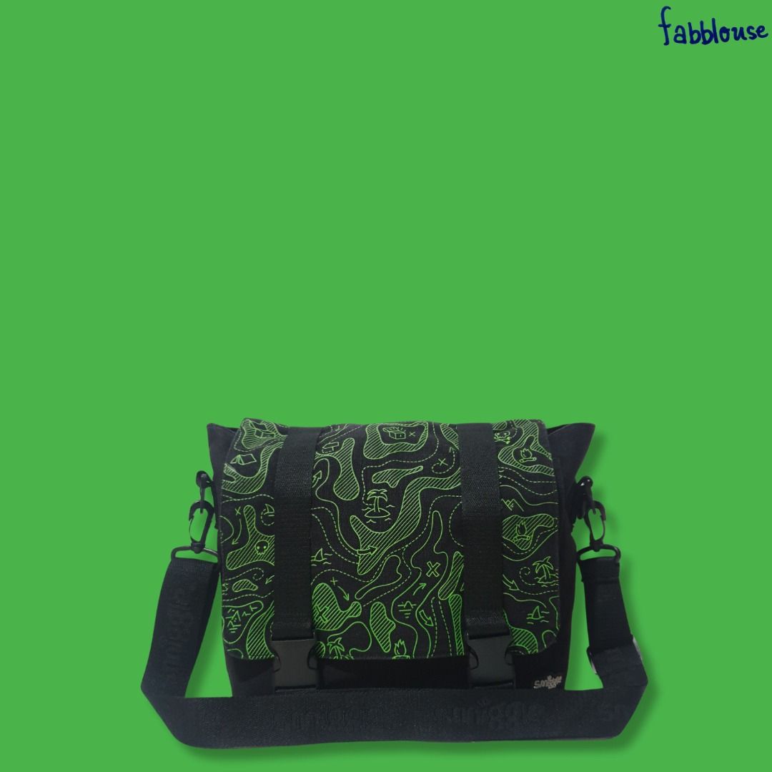 Smiggle messenger bag shop