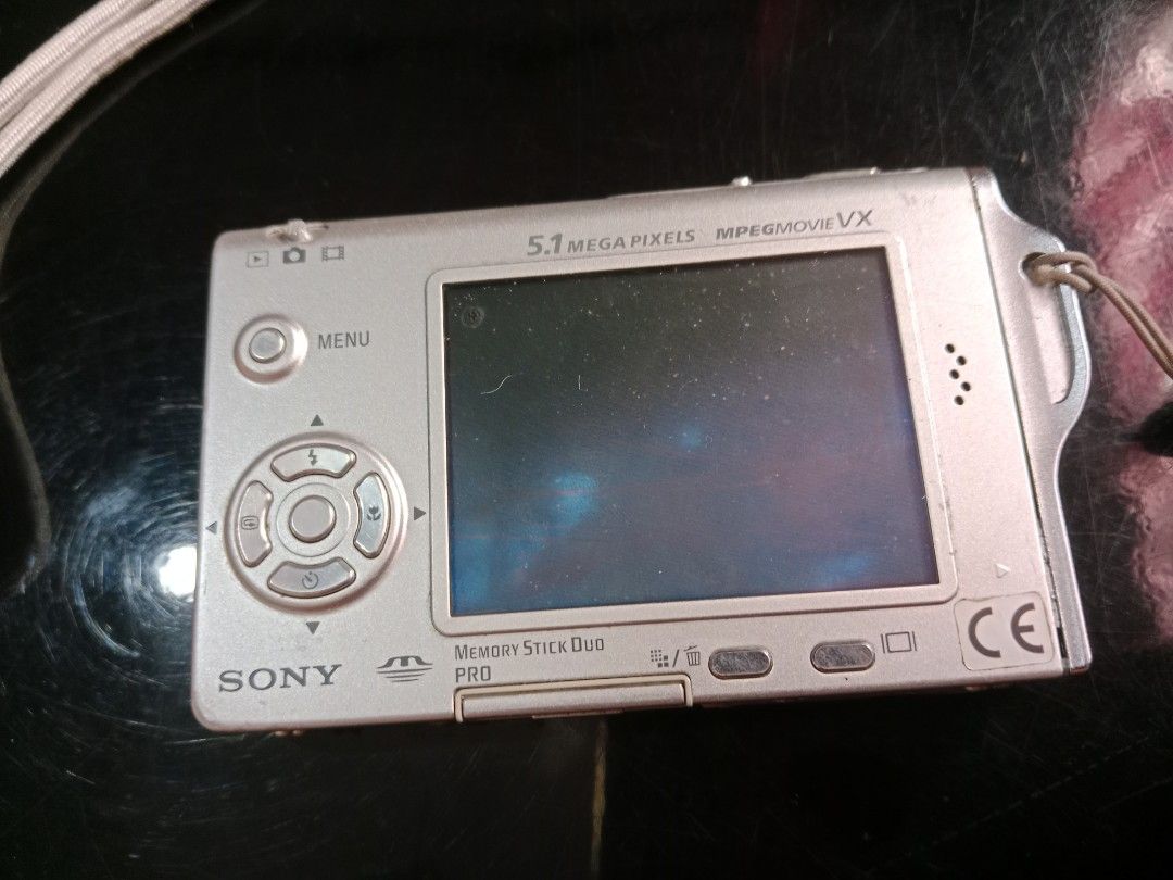 SONY DSC-T7 (Category: Cameras) located in Tabaco. Submitted by fritznicoleshoppe (Listing ID 1323728760, Image 2). Description: Vintage digital camera (SONY DSC-T7). Bagong bili po nmin battery nyan😔. Issue: nag o ON pero Wala lumalabas sa LCD. not sure kung nkakatake Ng pics of wala kmi memory card. For collection or display n lang unless mapa ayos nyo. selling as is po.