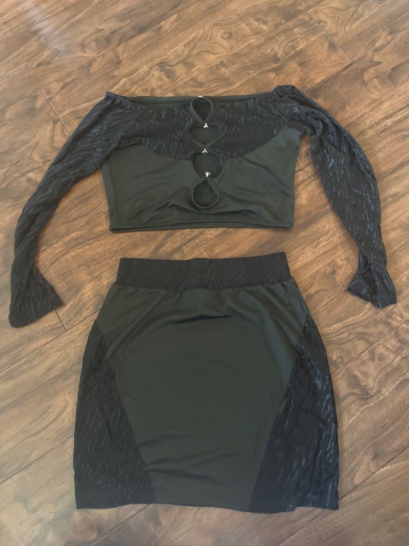 Tops (Category: Clothes) located in North York. Submitted by alexaa3 (Listing ID 1323820811, Image 2). Description: Black corset - 5 Set - 20 .