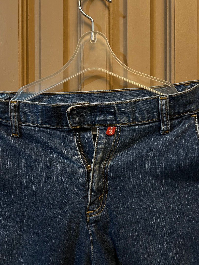 Vintage Levis Low-rise Jeans (Category: Jeans) located in Manila. Submitted by timo_clutters18 (Listing ID 1323823846, Image 3). Description: Vintage Levis Low-rise Jeans Size: 28 waist & 35 length Condition: 10/10 MOP: G-Cash/COD Location: Quezon City.