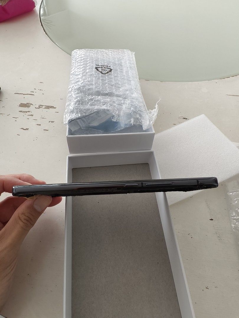 WTS cracked Vivo X100 Pro screen with perfect side housing, Mobile