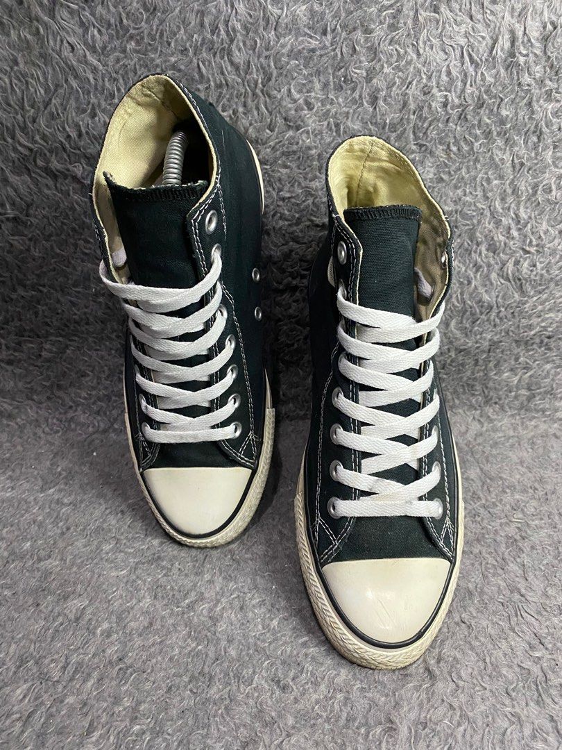 09 - CONVERSE ALL STAR CLASSIC MENS (Category: Sneakers) located in Manila. Submitted by highkicks_ (Listing ID 1323861418, Image 2). Description: Details and condition are provided in the picture. Please take a look!😉.
