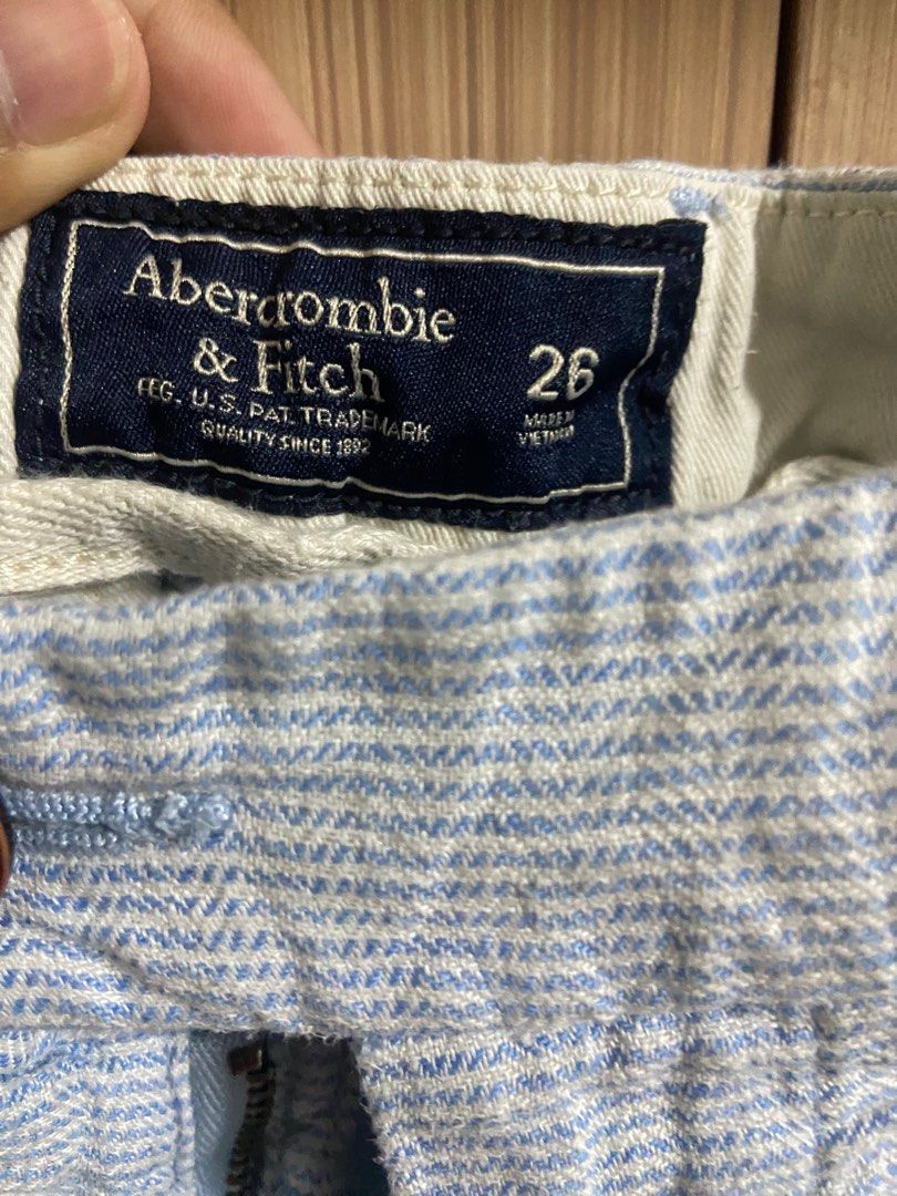 Abercrombie & Fitch Shorts (Category: Shorts) located in Manila. Submitted by c_archive (Listing ID 1323959932, Image 3). Description: size 26 nego!.