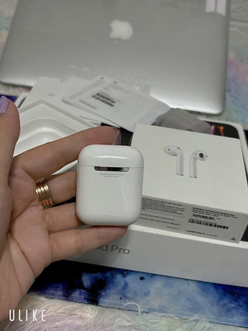 Apple airpods 2nd gen complete (Category: Headphones & Headsets) located in Angeles City. Submitted by kinadi051390 (Listing ID 1323998010, Image 2). Description: Complete with box and charger authentic Apple airpods 2nd gen Can give free silicone case .