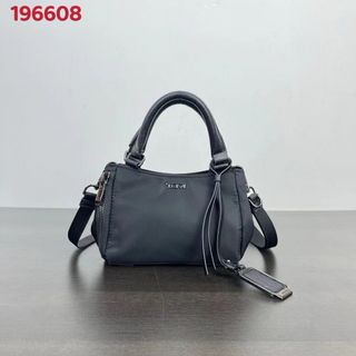 Women’s fashion Collection item 1