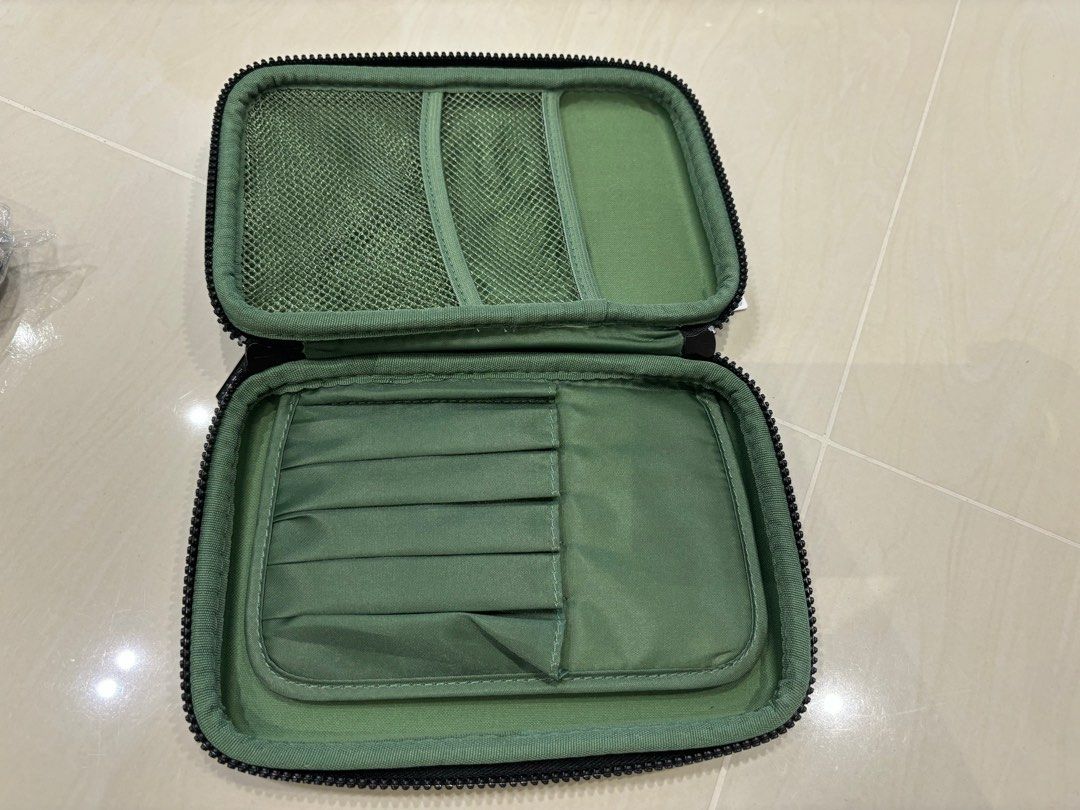 Smiggle Stationery Case (Category: Stationery & School Supplies) located in Singapore. Submitted by allfromsg (Listing ID 1323992198, Image 2). Description: Brand new Smiggle Stationery Case $10 with smartpac.