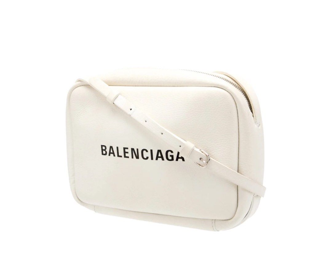 Balenciaga Everyday Camera Bag (Category: Luxury Bags & Wallets) located in Paranaque City. Submitted by marcobaltazar (Listing ID 1323998072, Image 2). Description: Rarely used Size small RFS: Will buy another bag Lalamove or meet up in MoA/BGC.
